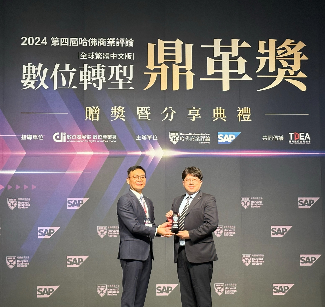 ���_�ƄӔ�λ�D���г����s�@2024����λ�D�Ͷ��彩���C���ת���ͬ�r�����m�lչ������I���ģ�����ESG���Y��˼�S���@��ESG�؄e���p�ؘsҫ