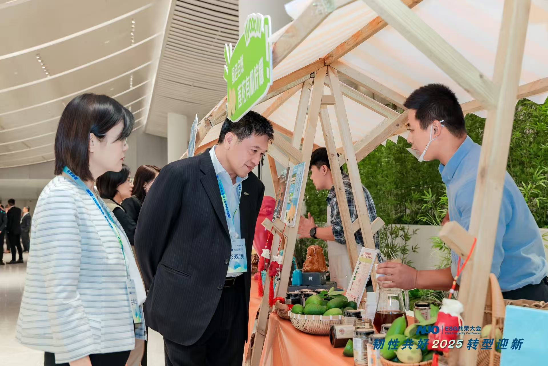 LEYU�پW����O��ESG����չ�^���y��ADT���Aչ���I�ȹ���朻���c�����I�����гʬF�GɫLEYU�پW��ѭ�h�ɹ��c��^���ڌ��`��ͨ�^���^�ɸеĳ���ʽ�w򞣬�����ļ��g���Ļ������w���m�rֵ朣��@���c�����e�V�����u��