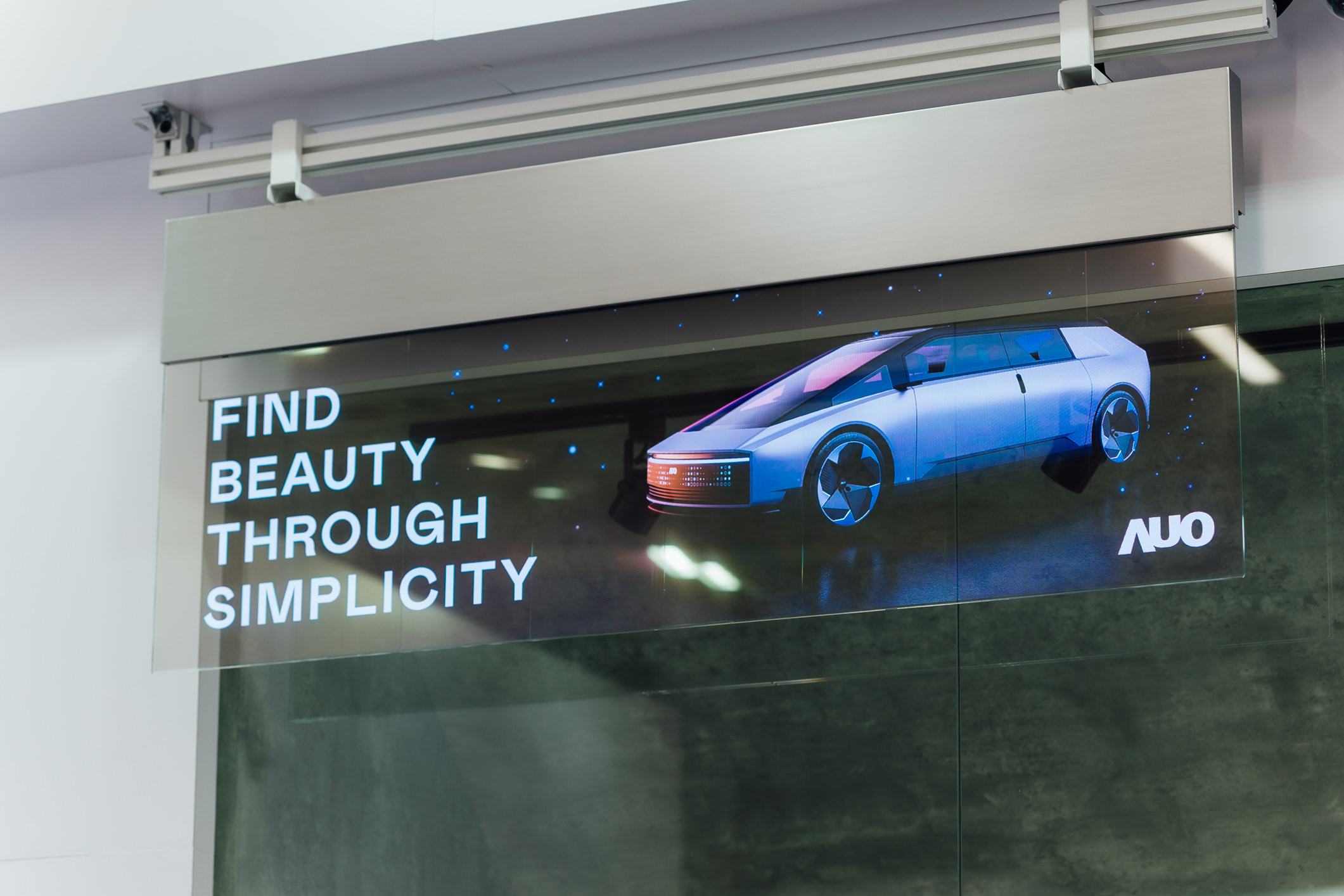 �߂������͸���е�54��͸��Micro LED�ǻۏV�������ɟo��ƴ�Ӳ�ͬ�ߴ����I�����߿Ƽ����c���W�ĳ���ʽ�Շ����m������Ş����չ�ݿ��g�ȶ�Ԫ������