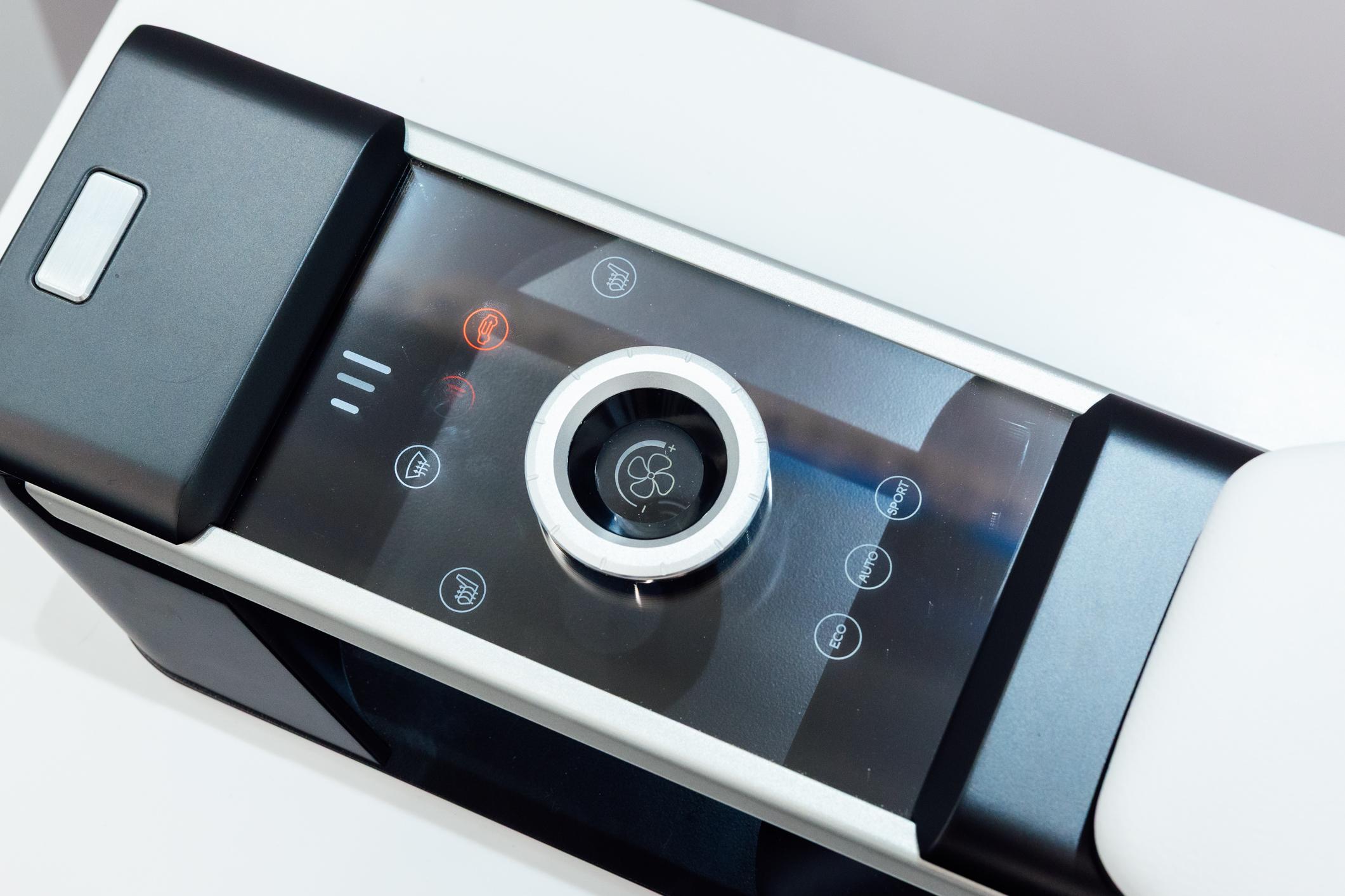 �ԘO���OӋ�����CrystalSense Console����������օ^���턓��ͻ�ƣ��������[���ں��s�����^���������ÑҸ�ʽ���o���䲣������c�����|�X��?�����|�E���|݅���ֹ���r������ṩֱ�������h���Ļ������?��